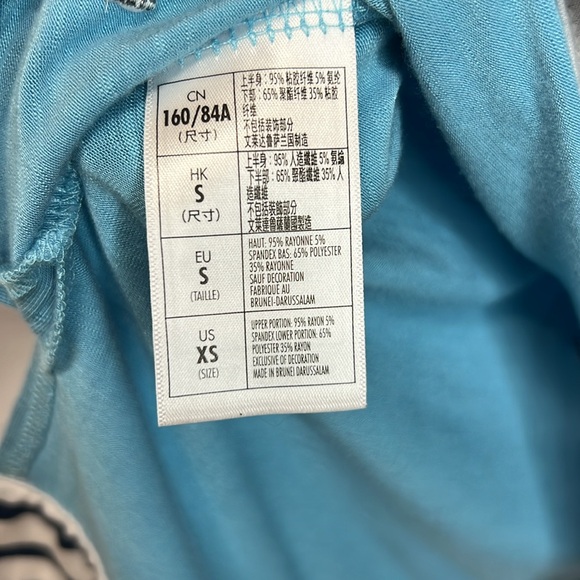 Disney Parks - Minnie & Minnie Lovecard Tee - XS - Picture 9 of 9